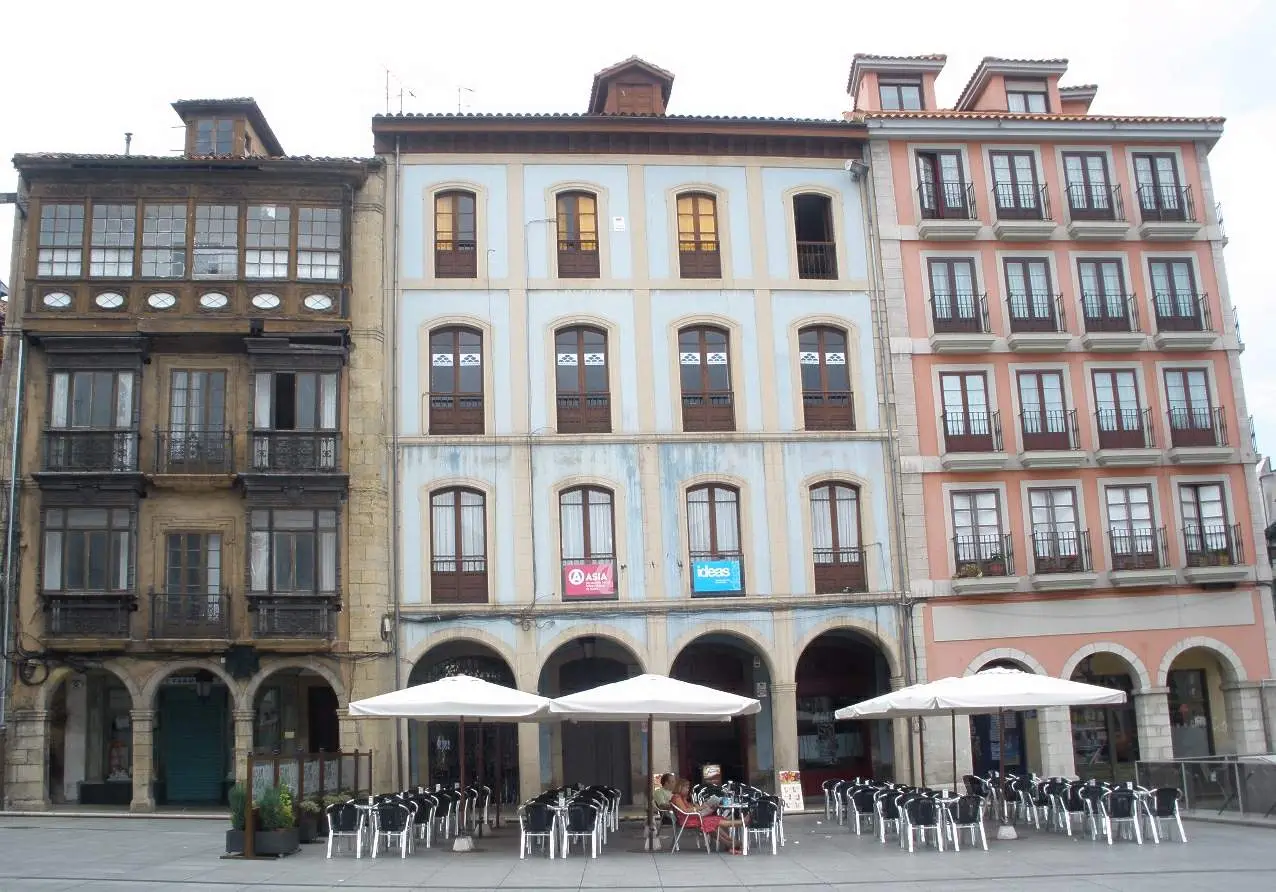 Avilés desde Gijón: cómo llegar y qué ver en una excursión