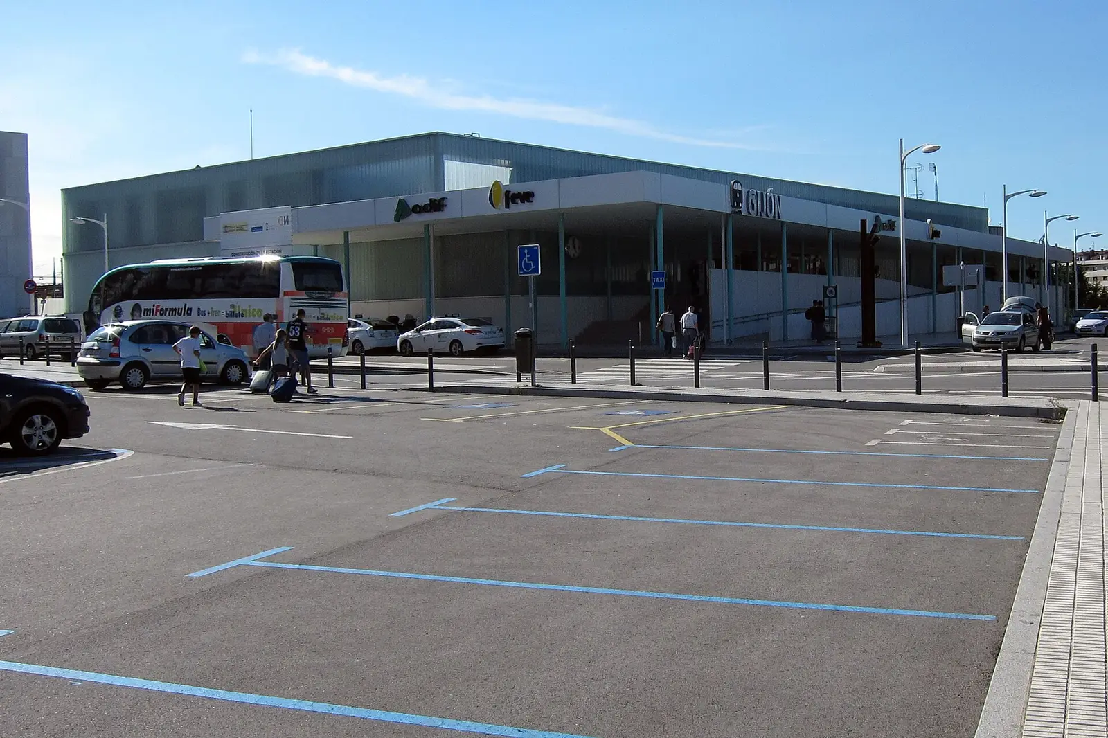 Getting to Gijón by plane, train, coach or car